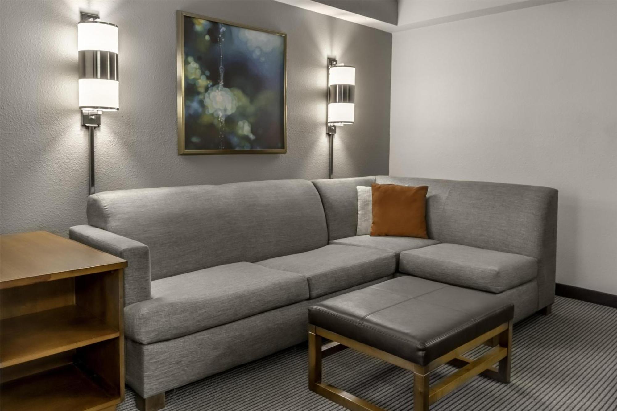 Hyatt Place Airport Billy Graham Parkway 3*