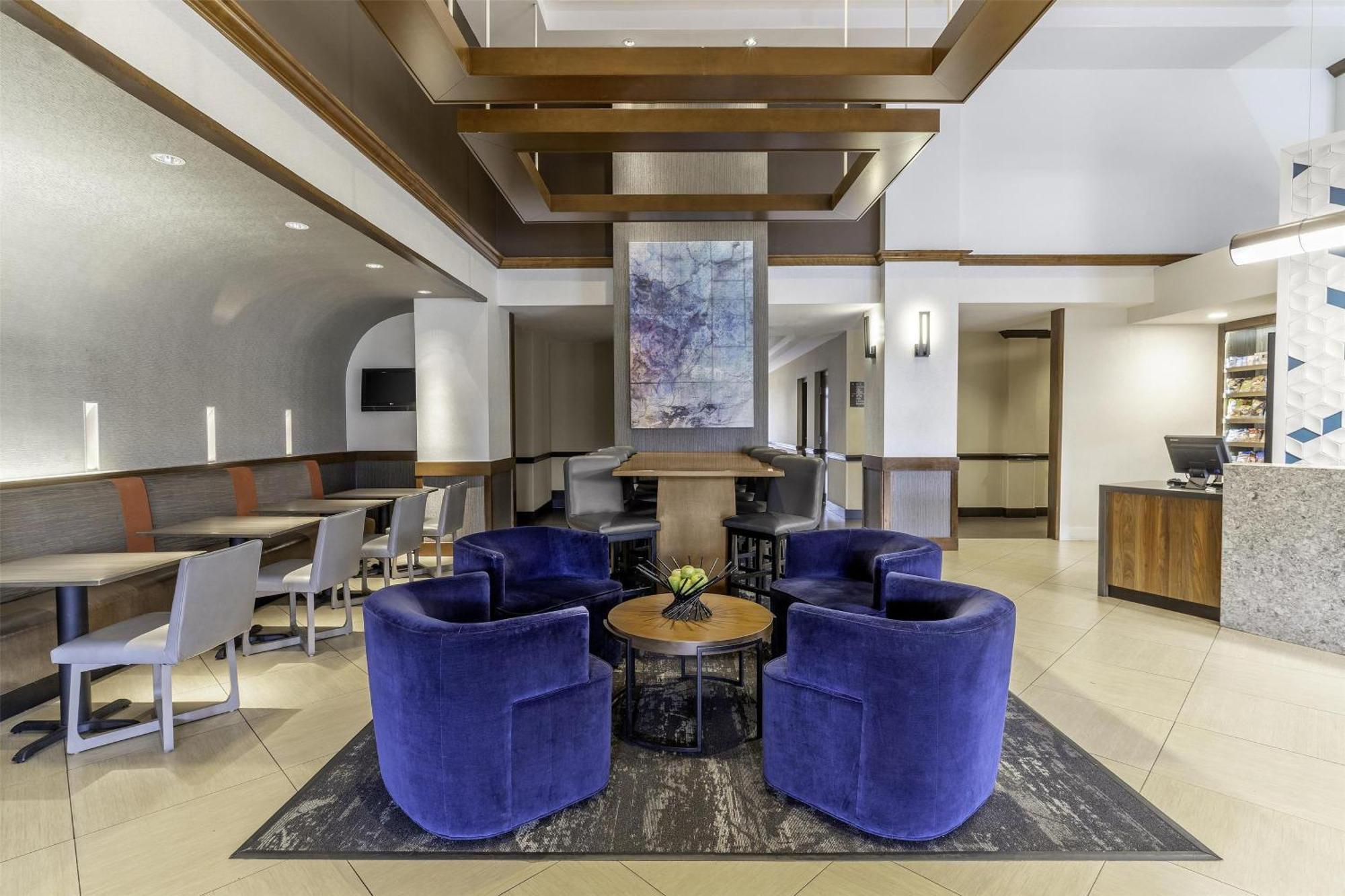 Hyatt Place Airport Billy Graham Parkway 3*