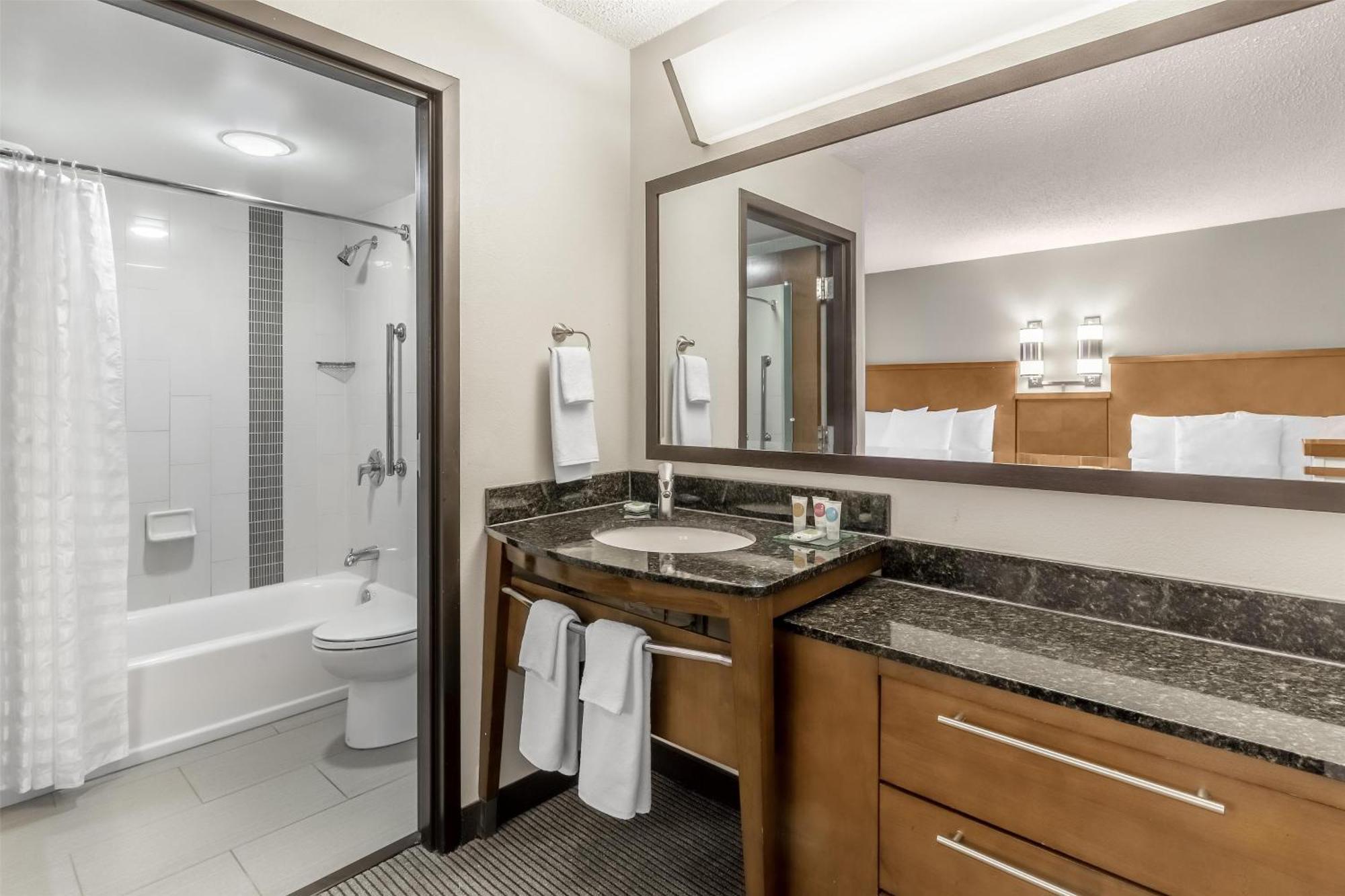 Hotel Hyatt Place Airport Billy Graham Parkway