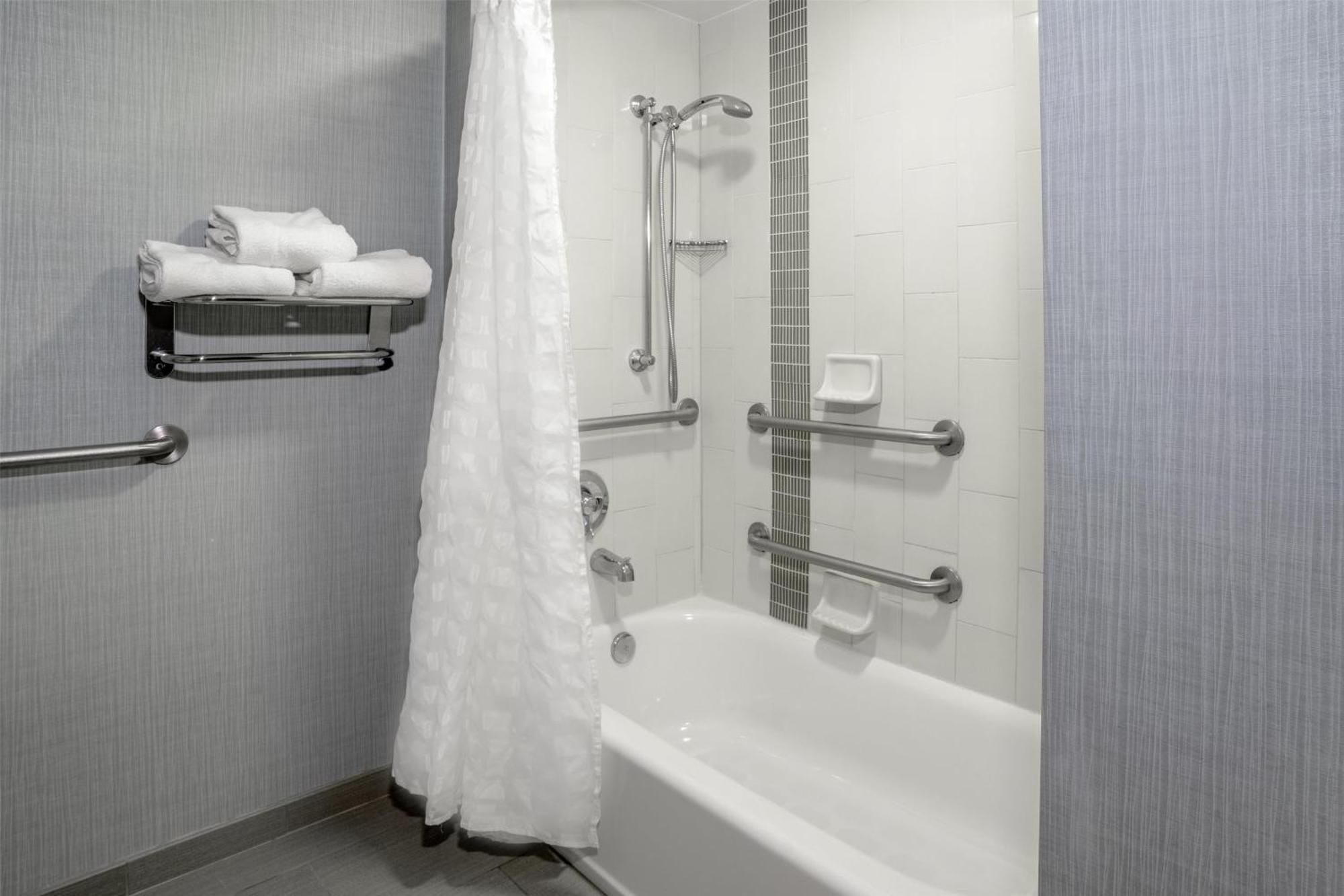 Hotel Hyatt Place Airport Billy Graham Parkway 3*