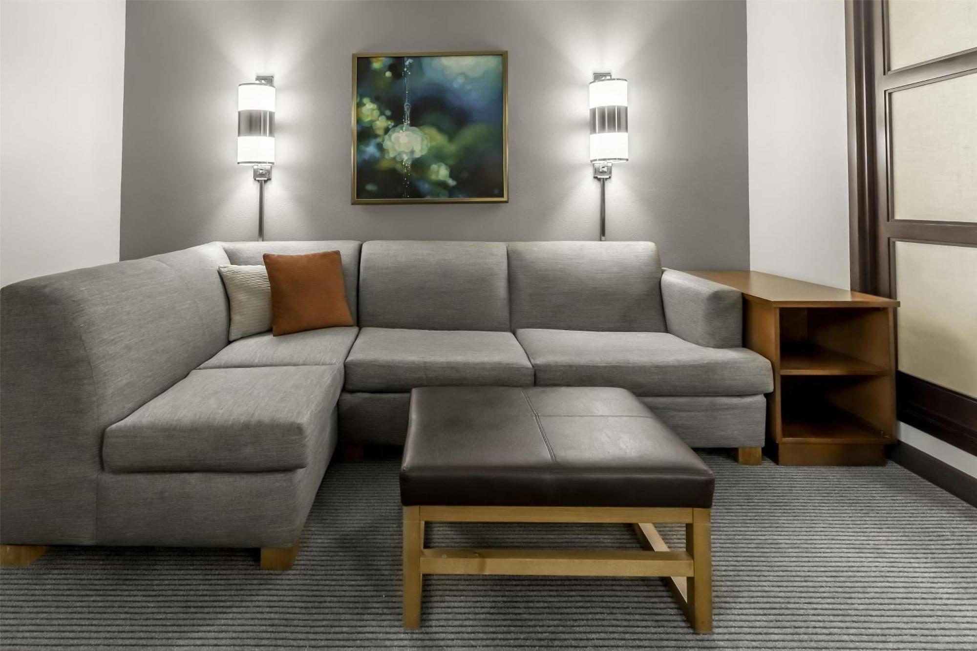 Hyatt Place Airport Billy Graham Parkway Hotel 3*